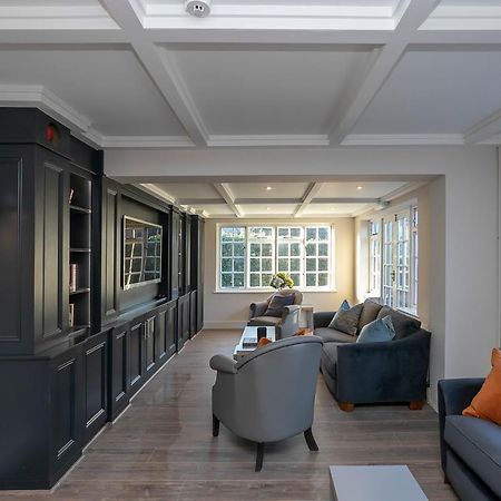 Pages Hotel And Guesthouse Харлоу Екстериор снимка